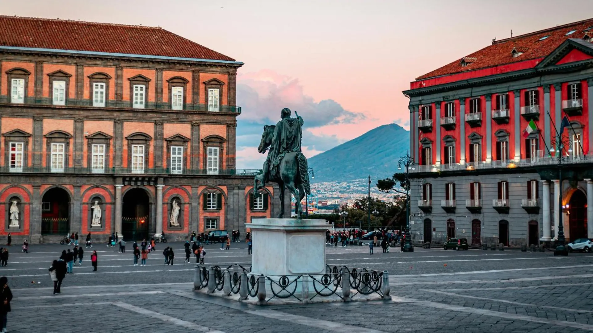 Holiday home Home Smart Rent Appartamento Nei Pressi Di Via Toledo 2 Camere Da Letto Naples