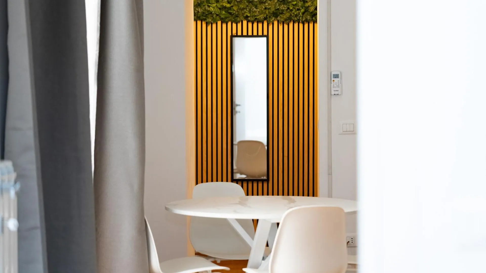 Home Smart Rent Appartamento Nei Pressi Di Via Toledo 2 Camere Da Letto Naples 0*,  Italy