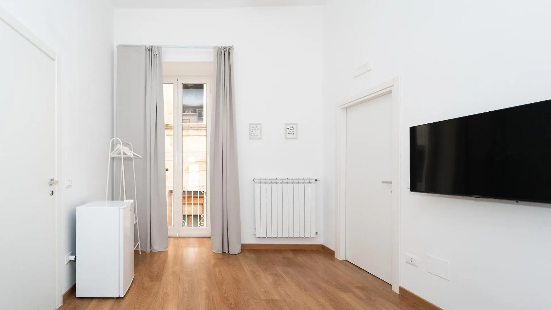 Home Smart Rent Appartamento Nei Pressi Di Via Toledo 2 Camere Da Letto Naples