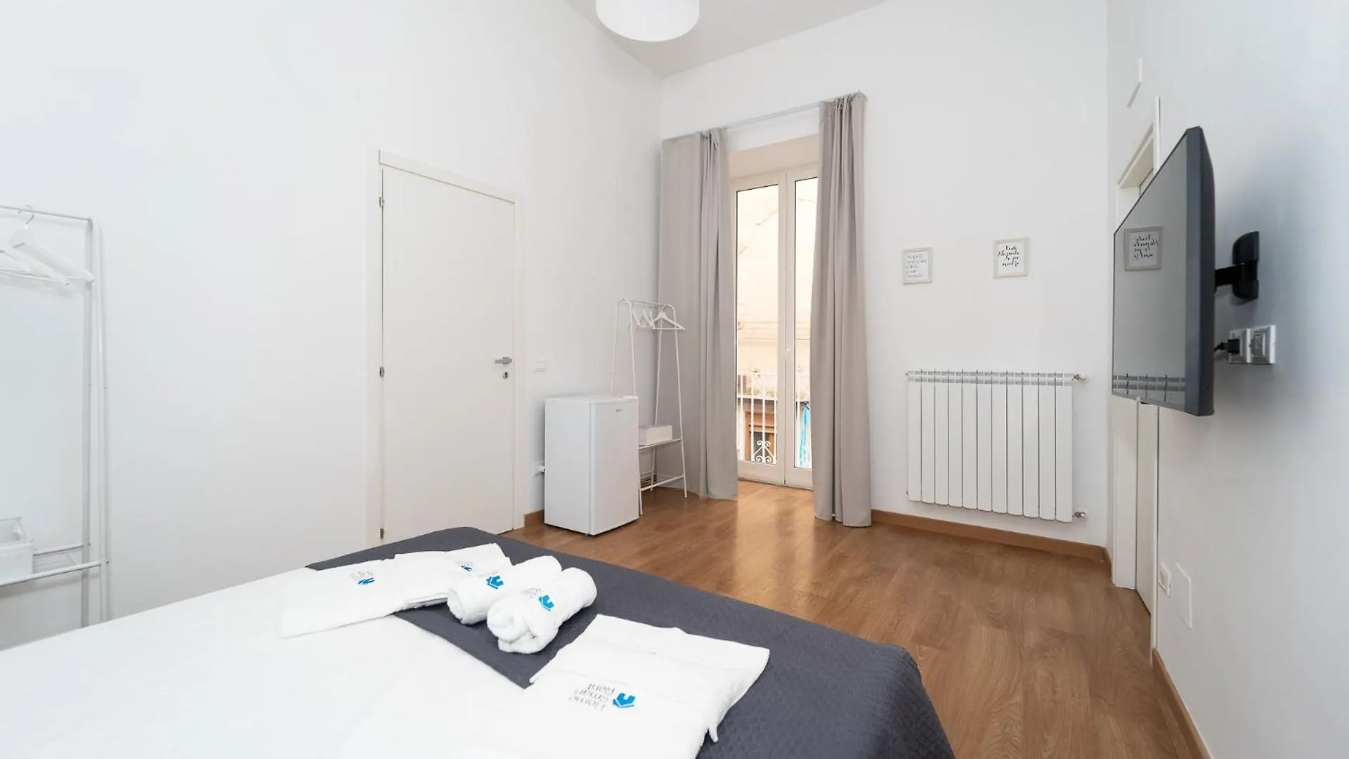 Holiday home Home Smart Rent Appartamento Nei Pressi Di Via Toledo 2 Camere Da Letto Naples